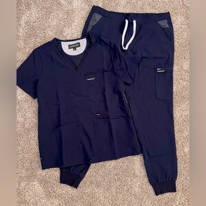 Member’s Only Scrub Set in Navy Blue. Women’s size Large